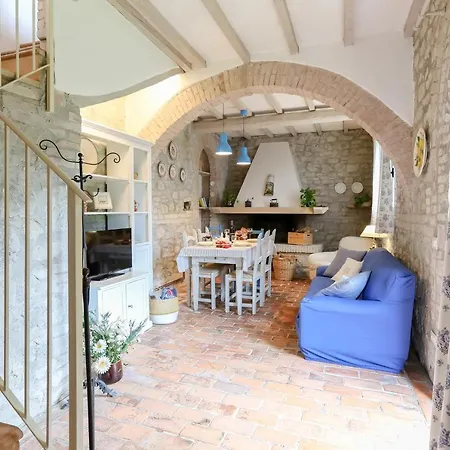 Il Pino Di Spazzavento Country house
