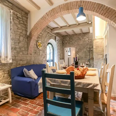 Il Pino Di Spazzavento Country house *